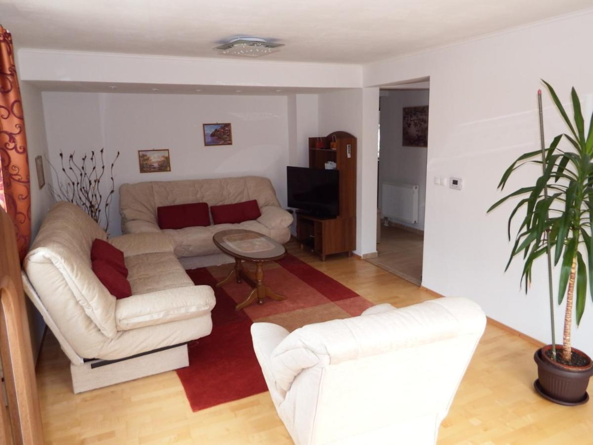 Our Way S Apartment With Airco And Own Garage サラエヴォ エクステリア 写真
