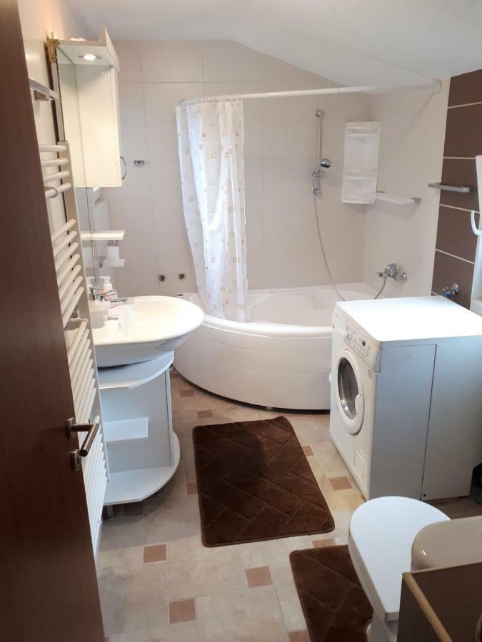 Our Way S Apartment With Airco And Own Garage サラエヴォ エクステリア 写真