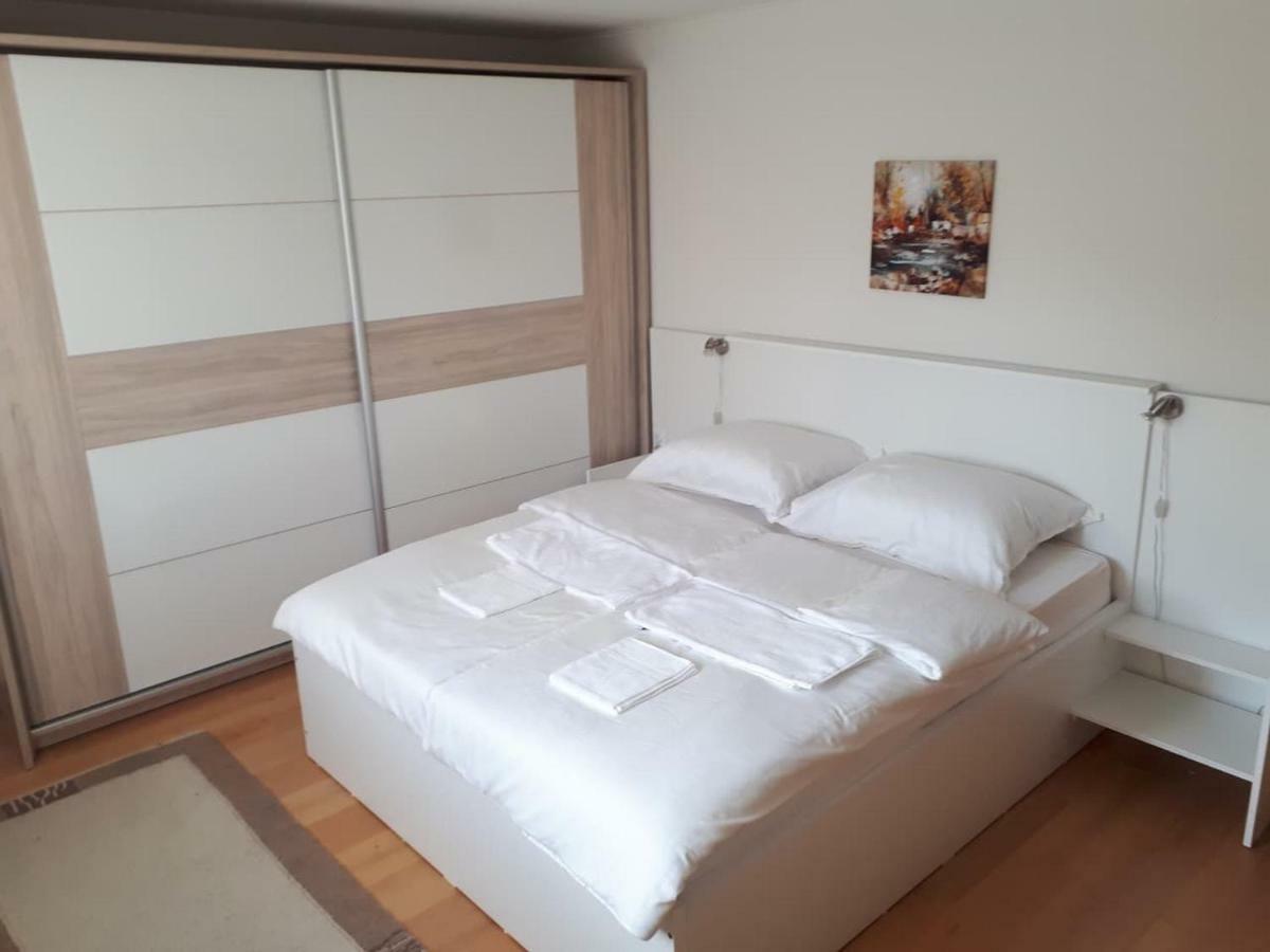 Our Way S Apartment With Airco And Own Garage サラエヴォ エクステリア 写真