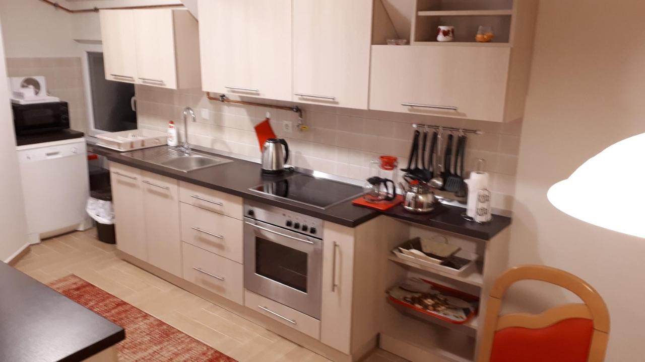 Our Way S Apartment With Airco And Own Garage サラエヴォ エクステリア 写真
